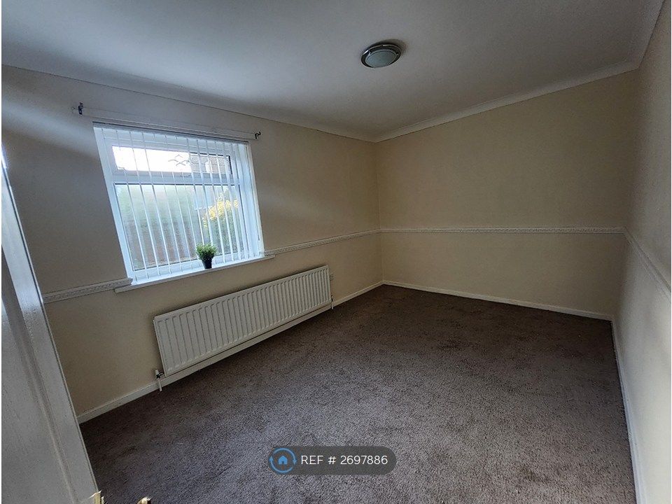 Property photo 3 of 11 Bedroom 1