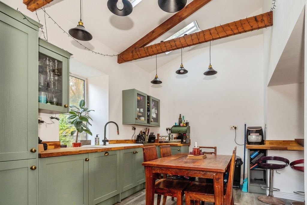 Property photo 2 of 18 Pbox-Img.Jpg