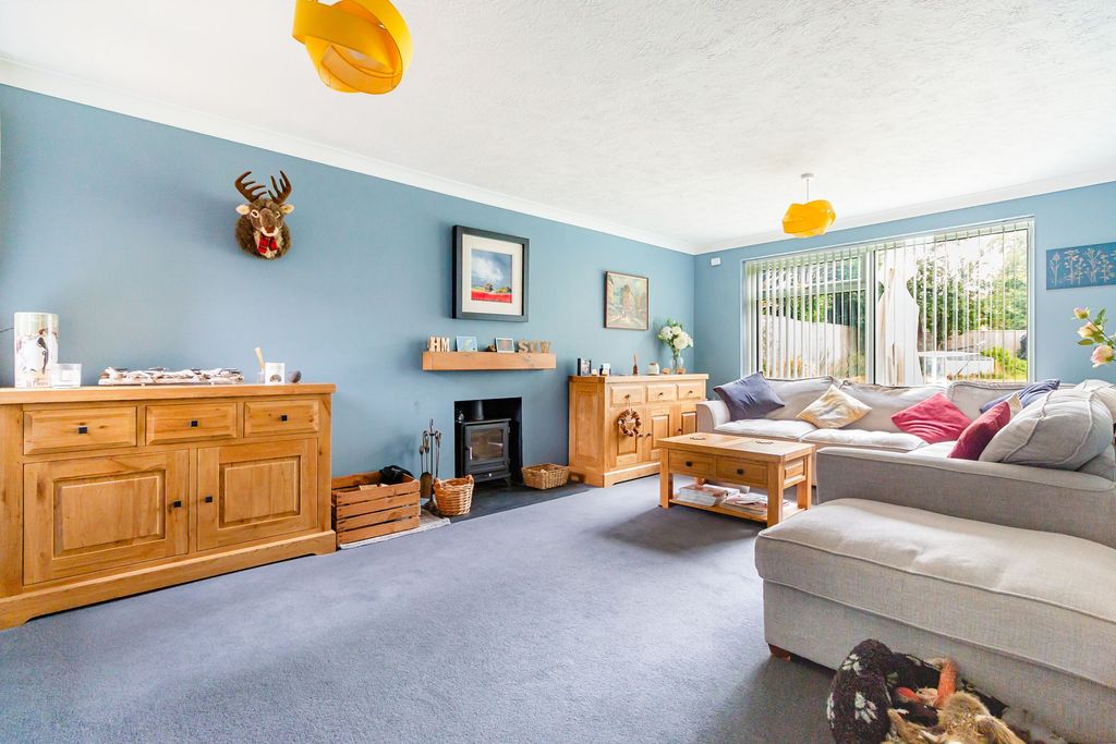 Property photo 2 of 32