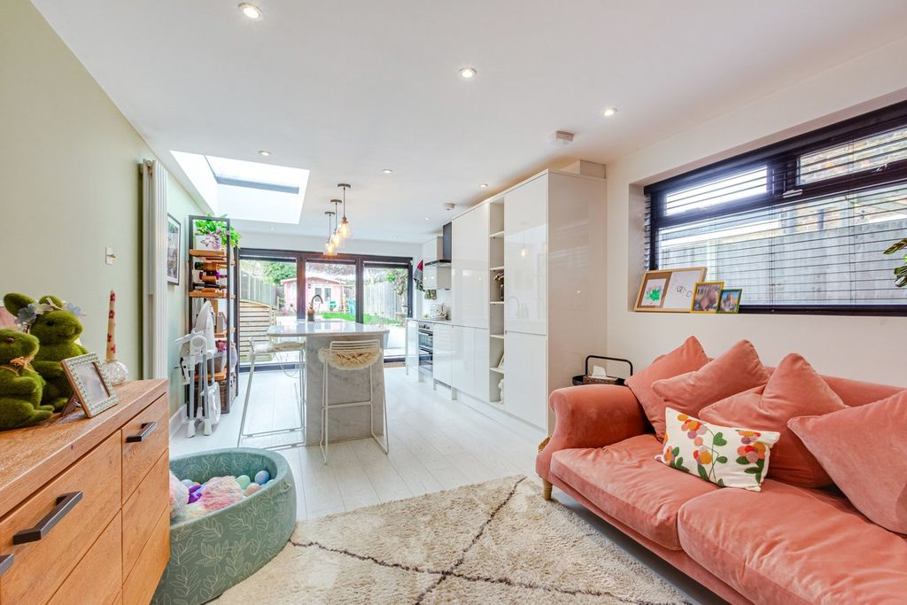 Property photo 2 of 19