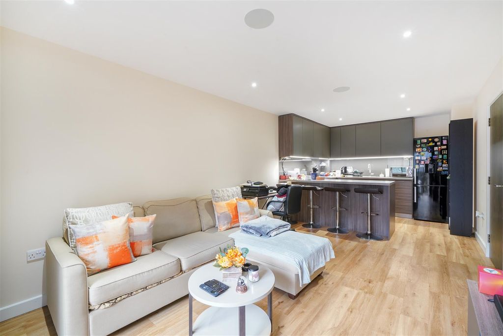 Property photo 1 of 14 Flat 31, Carvell House - O7Bqpmqf58Tconuigtg9.Jpg