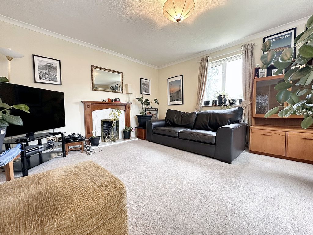 Property photo 2 of 9 Lounge