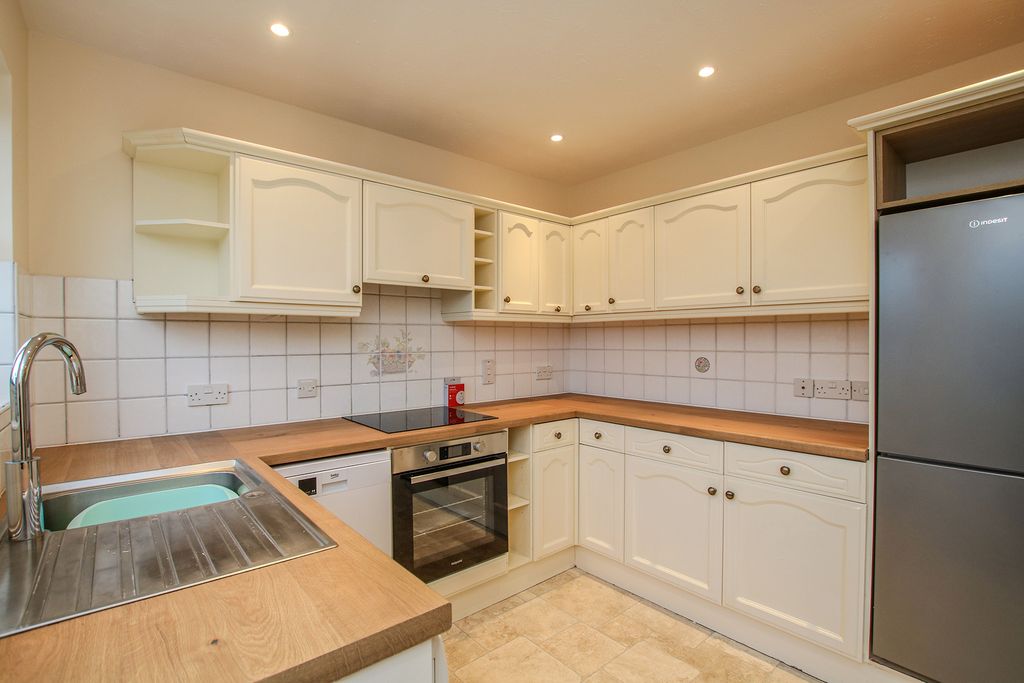 Property photo 3 of 14 Photo 2