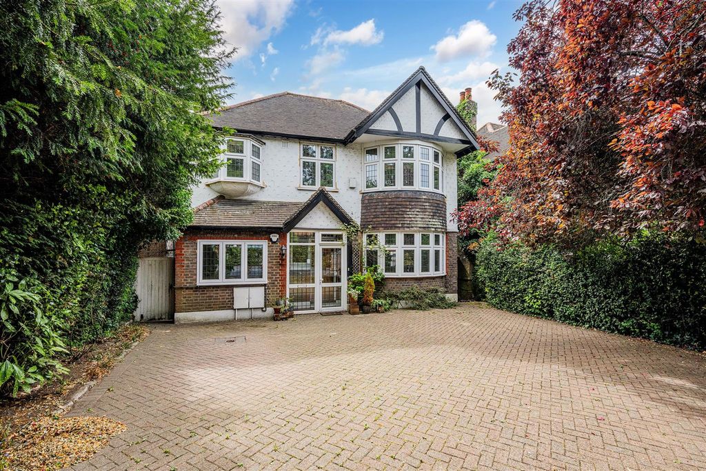 Property photo 1 of 16 Cheam Road,  (4).Jpg