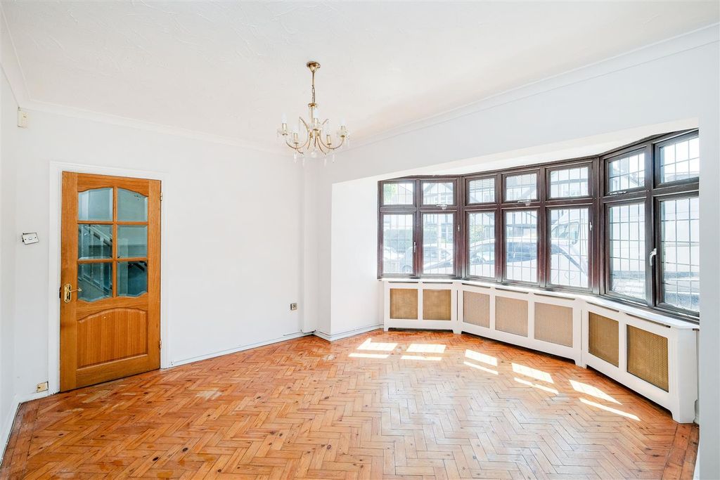 Property photo 3 of 23 7 Empress Avenue-4.Jpg