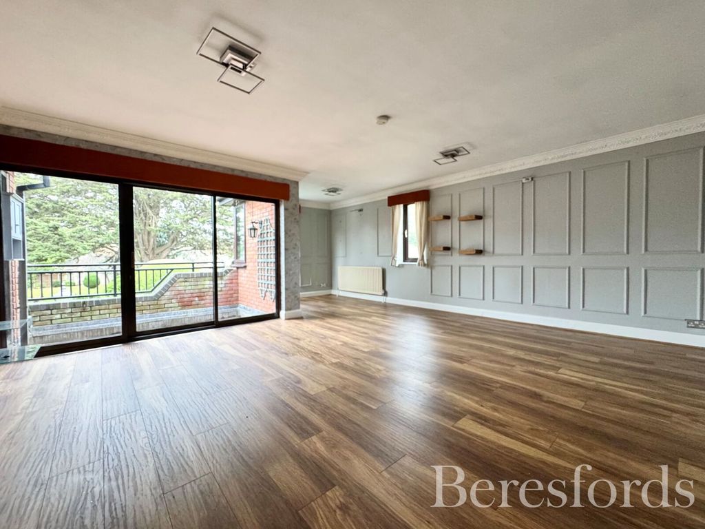 Property photo 2 of 17 Picture No. 14