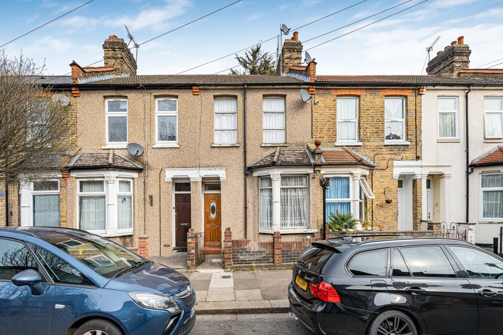 Property photo 1 of 10 Two-Bedroom Terraced House For Sale.