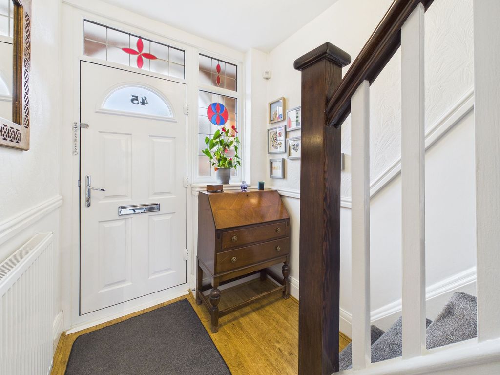 Property photo 2 of 27 Entrance Hall