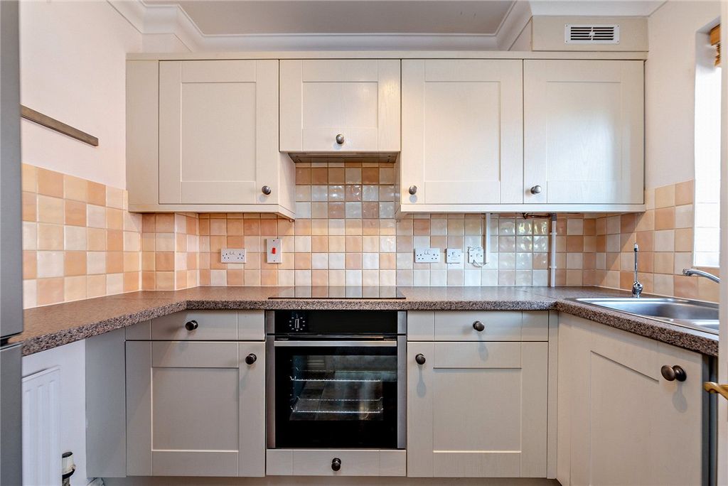 Property photo 3 of 16 Picture No. 13