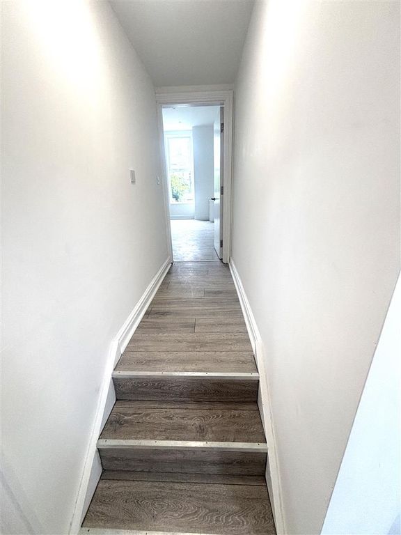 Property photo 2 of 7 1, 16 Reedville Hallway 1 2026.Jpeg