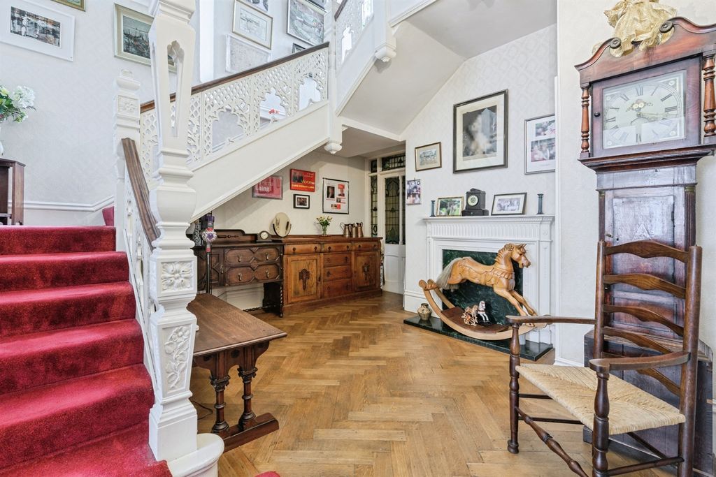 Property photo 3 of 51