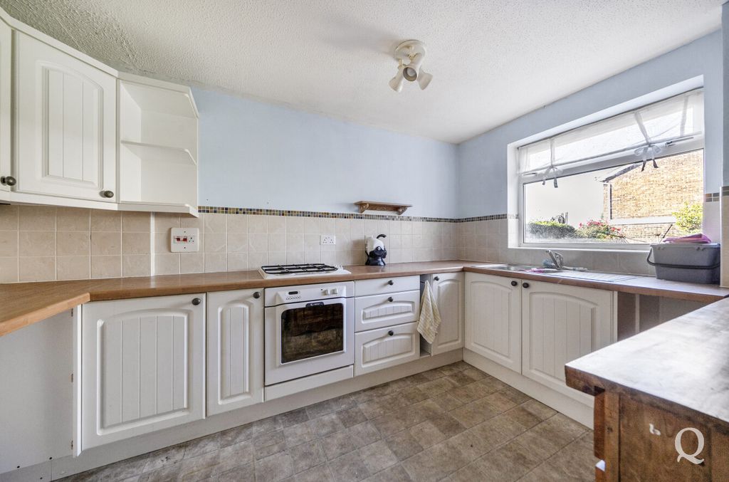 Property photo 2 of 18 E7d9B39E-634F-41A...
