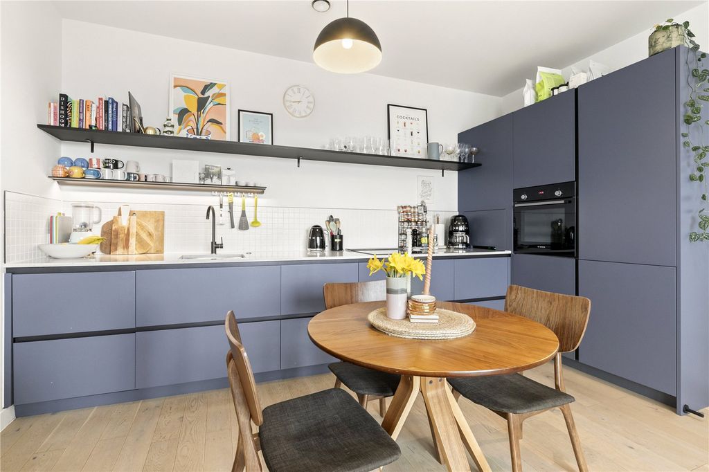 Property photo 2 of 9 Kitchen