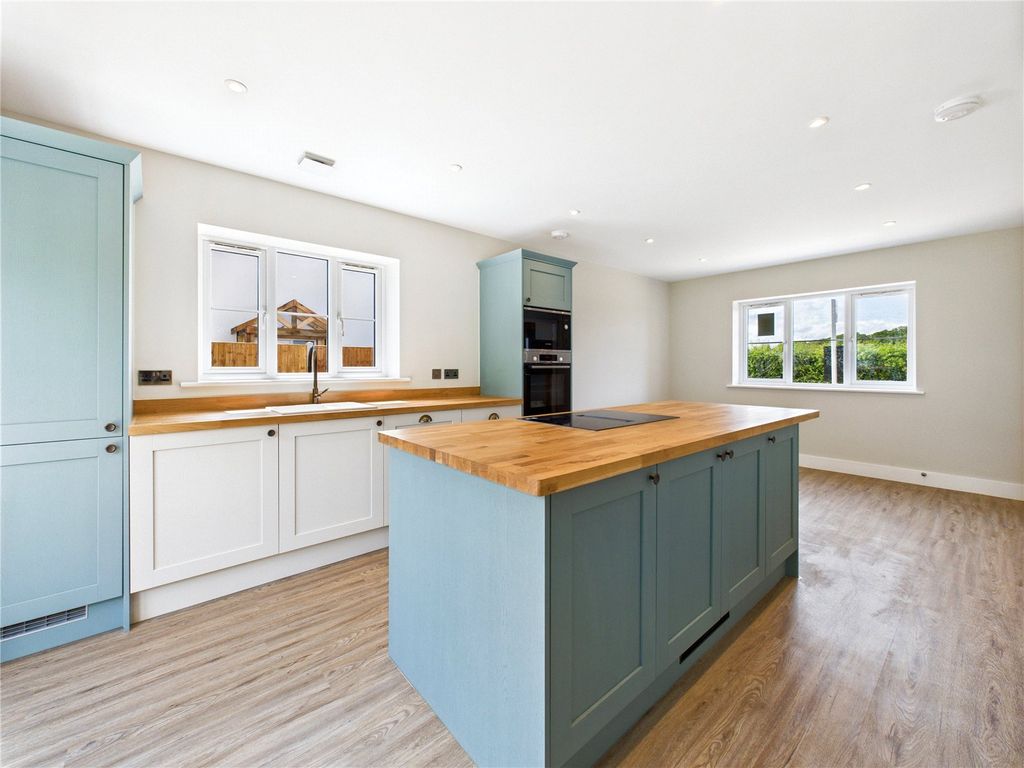 Property photo 3 of 21 Picture 3