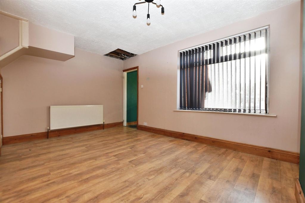 Property photo 3 of 11 Dining Room