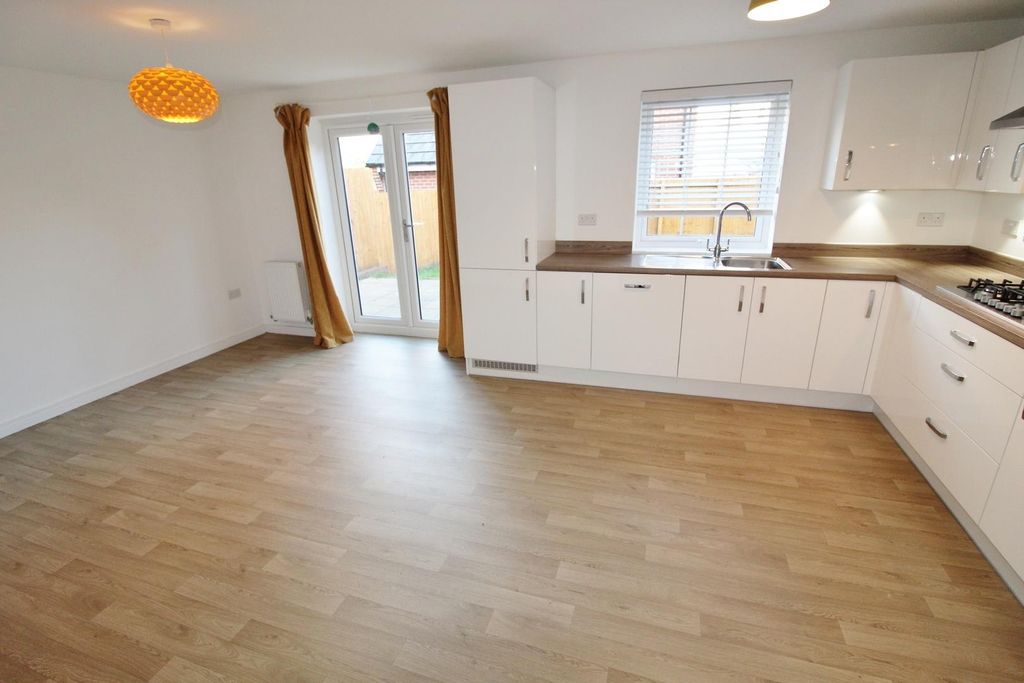 Property photo 2 of 14 Dining Kitchen