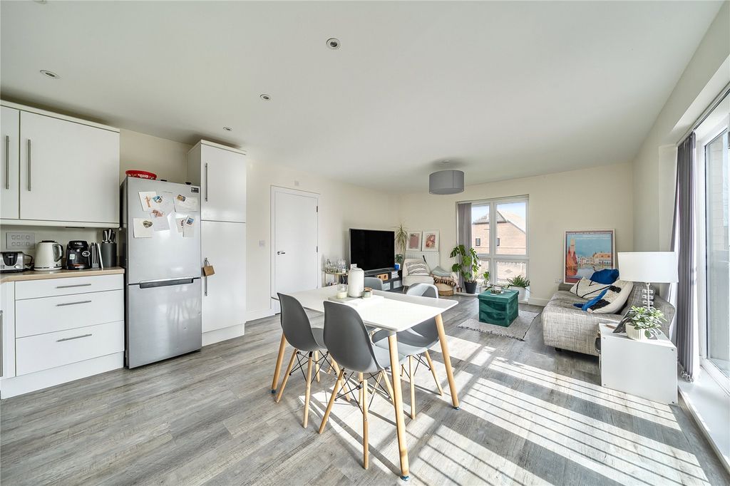 Property photo 2 of 8 Picture No. 20