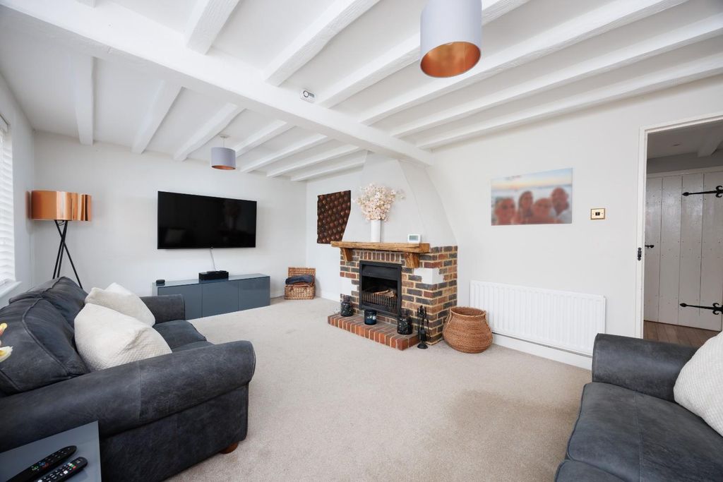 Property photo 3 of 19 29_The_Farthings_Crowborough_Tn62Tw_Rootspropertym