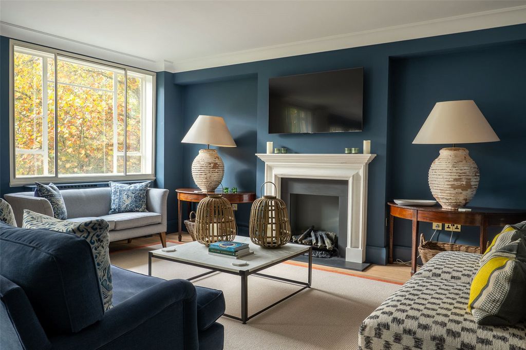 Property photo 1 of 14 Seating Area