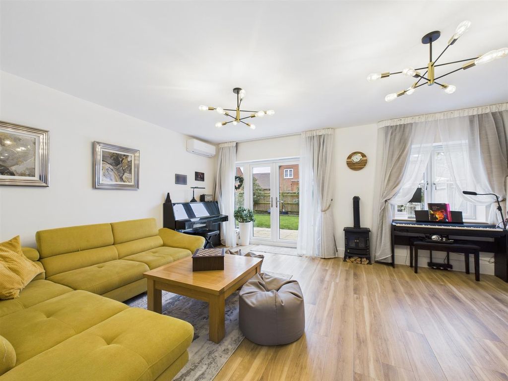 Property photo 2 of 14 Cam02435G0-Pr0139-Still006.Jpg