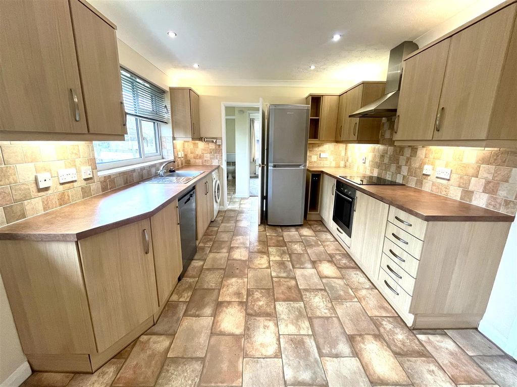 Property photo 3 of 12 Kitchen