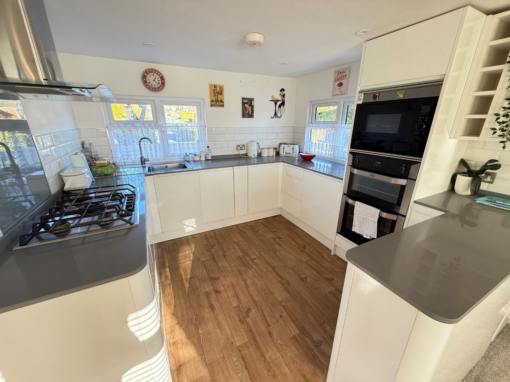 Property photo 2 of 10 4823191