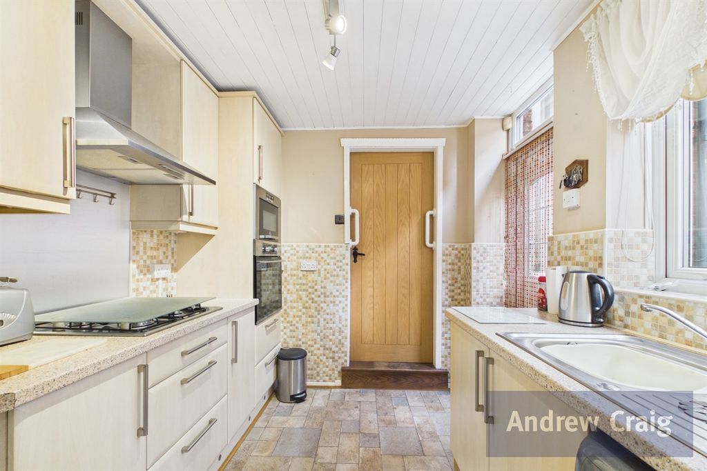 Property photo 3 of 12 Kitchen