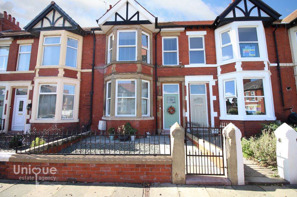 Property photo 2 of 31