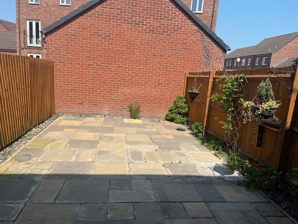 Property photo 2 of 11 Garden