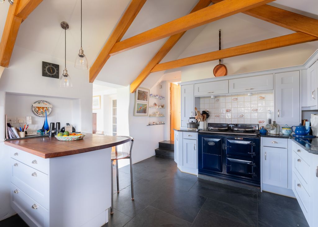 Property photo 3 of 30 Gallery