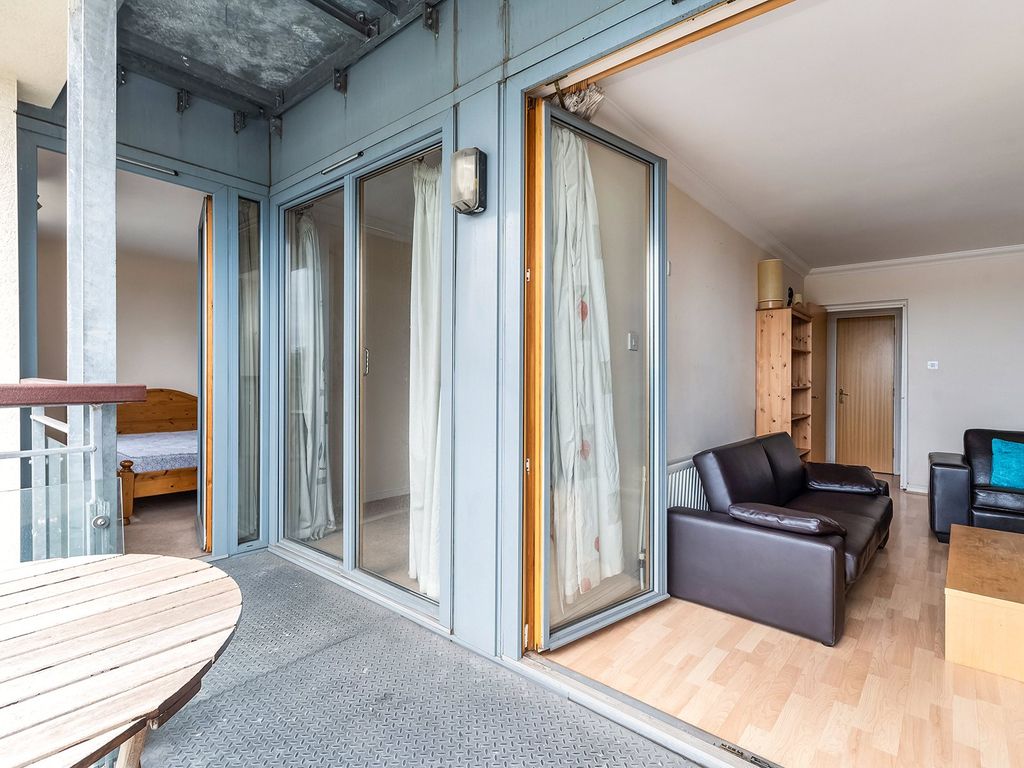 Property photo 2 of 20 Maritime Quay E14