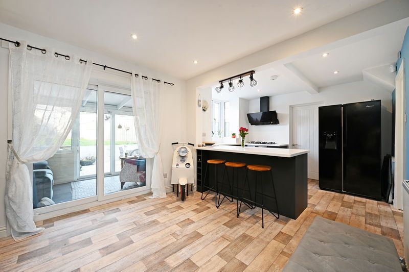 Property photo 3 of 31 Dining Kitchen