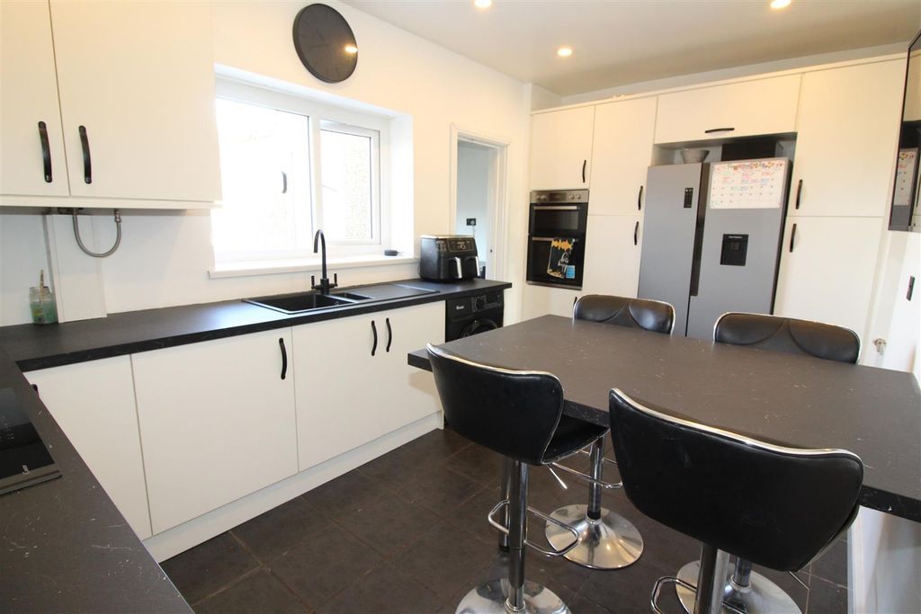 Property photo 3 of 22 Kitchen/Dining Room
