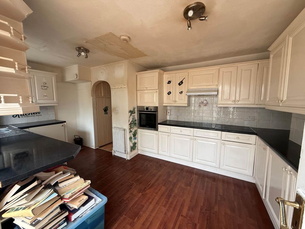 Property photo 3 of 13