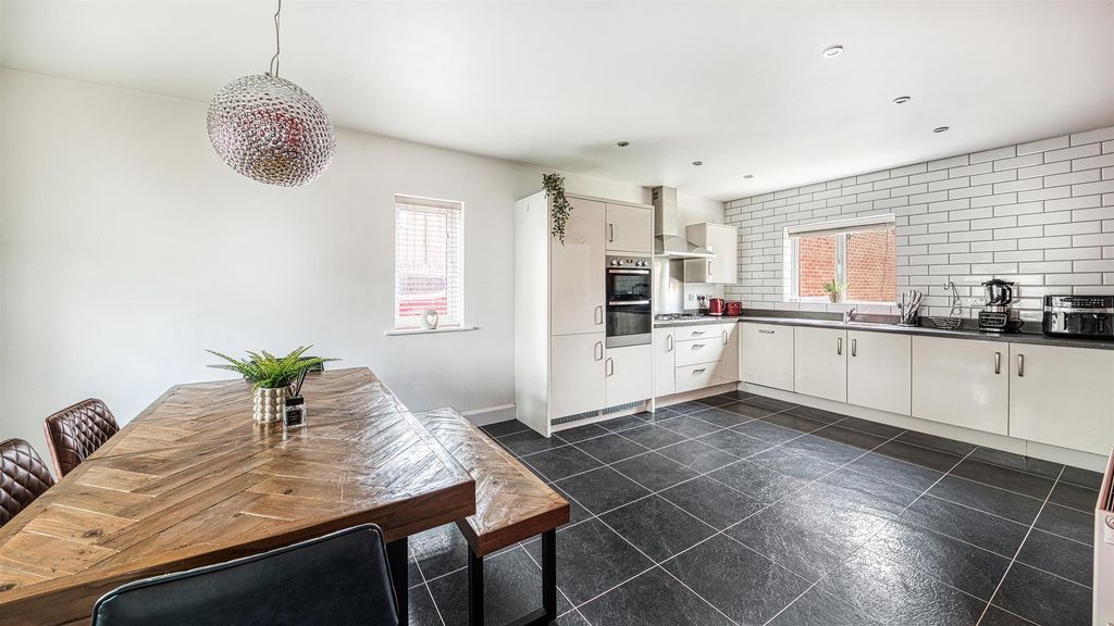 Property photo 2 of 41