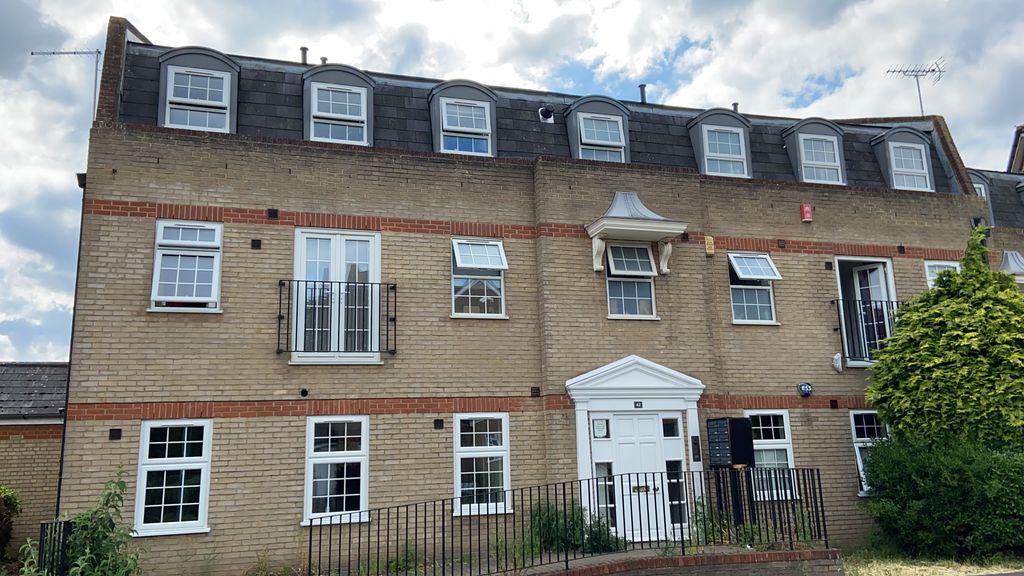 Property photo 2 of 21