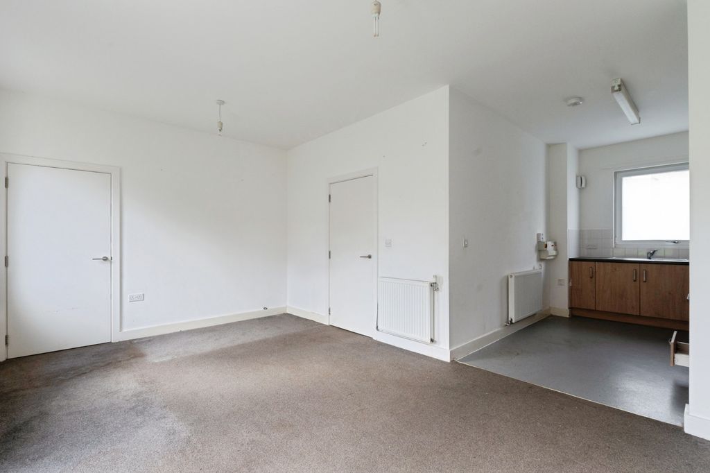 Property photo 3 of 19 Picture