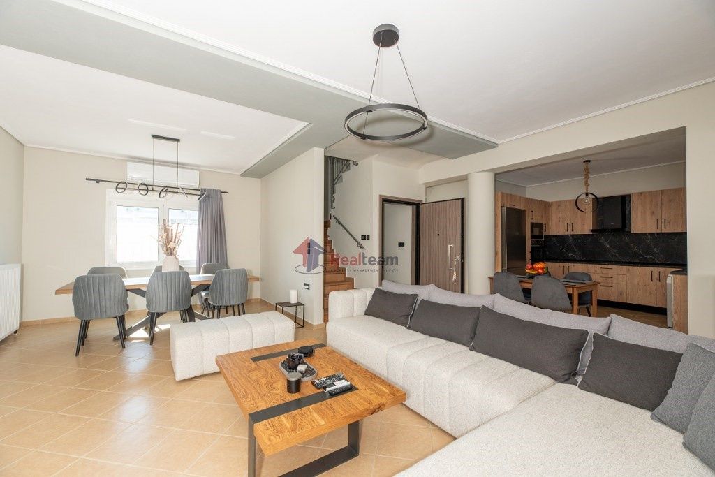Property photo 3 of 33