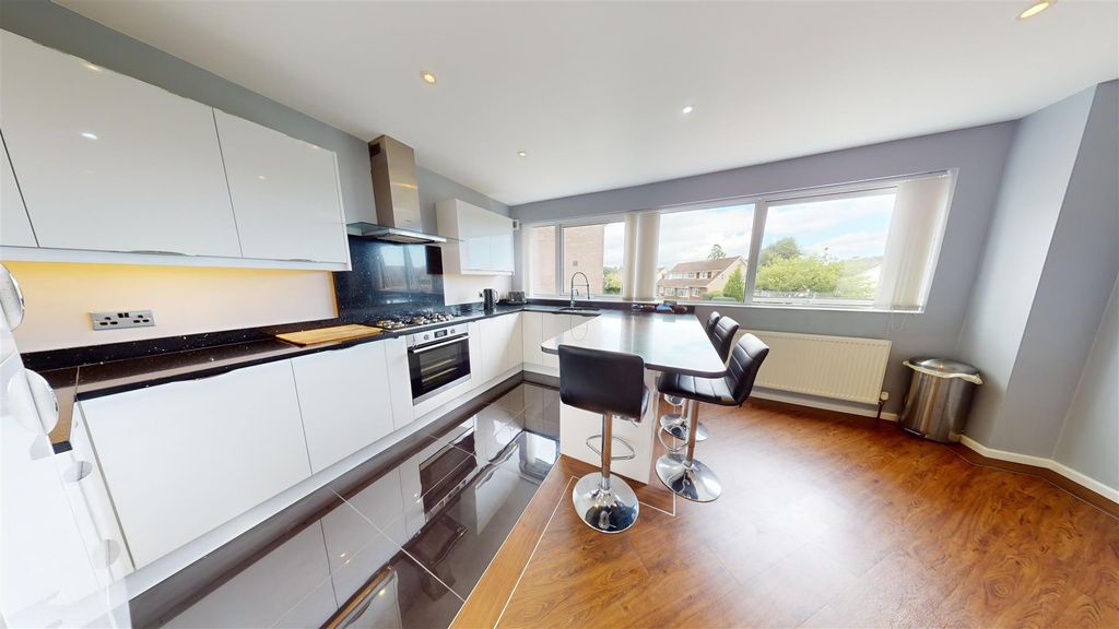 Property photo 3 of 25 Dining Kitchen