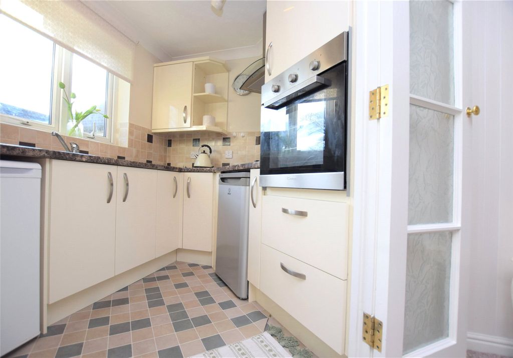 Property photo 3 of 15 Kitchen