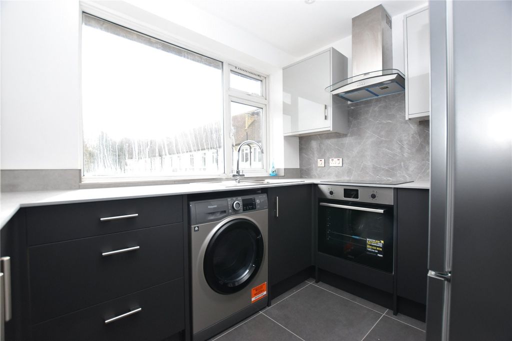 Property photo 2 of 9 Picture No. 37