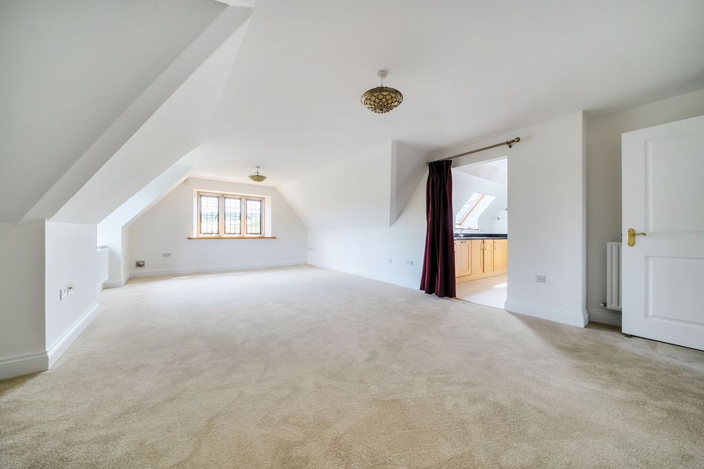 Property photo 2 of 37