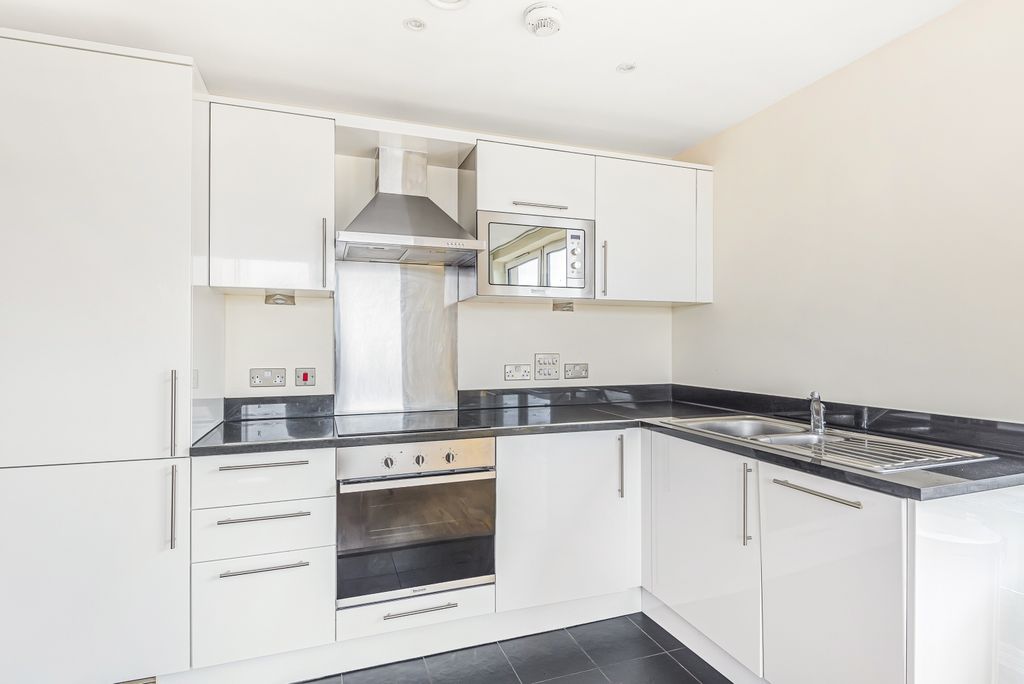 Property photo 3 of 8 687923 (5)