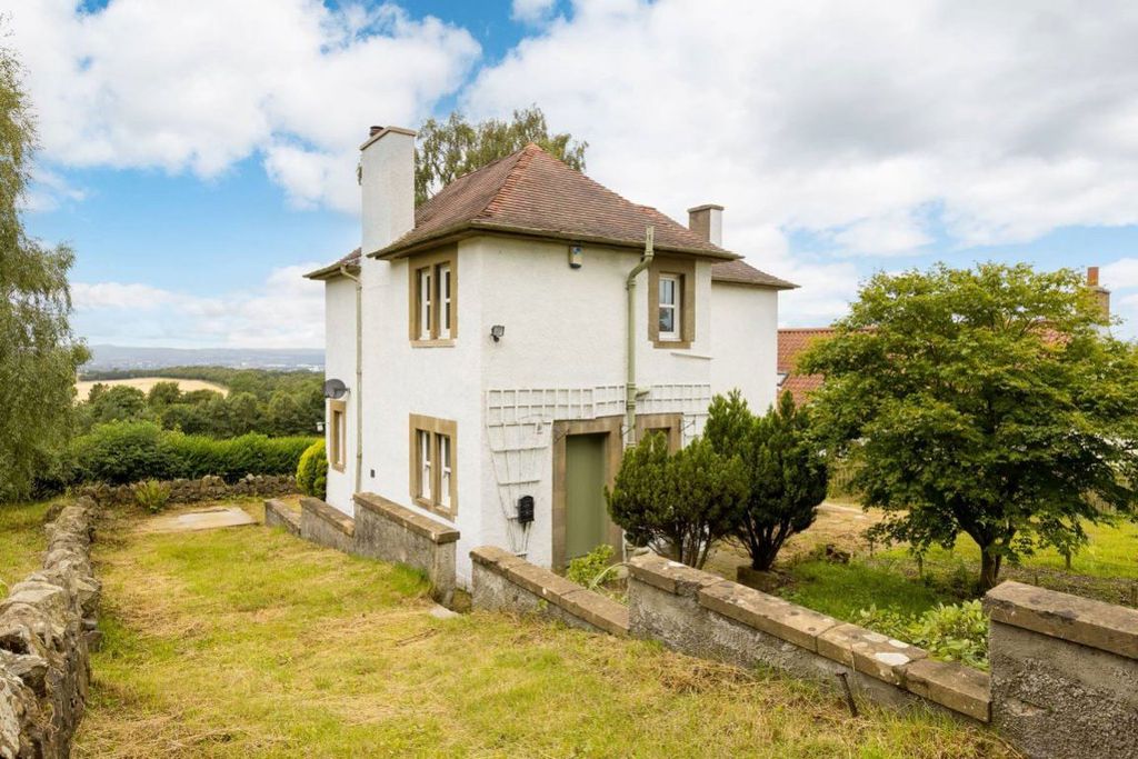 Property photo 2 of 30
