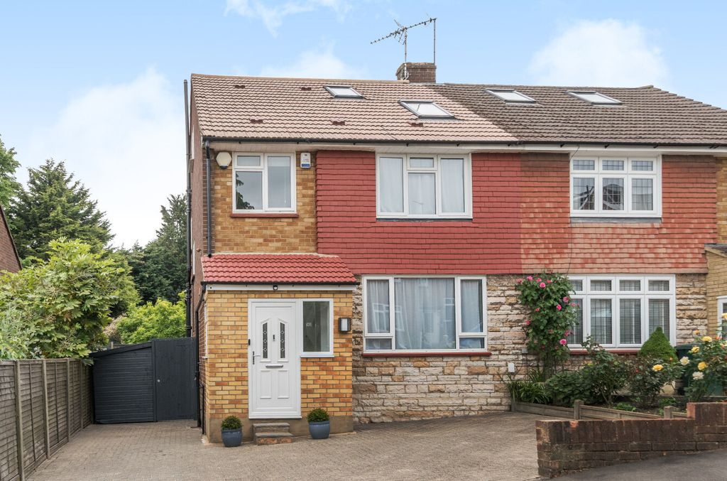 Property photo 1 of 20 1294798-25-682F0F...