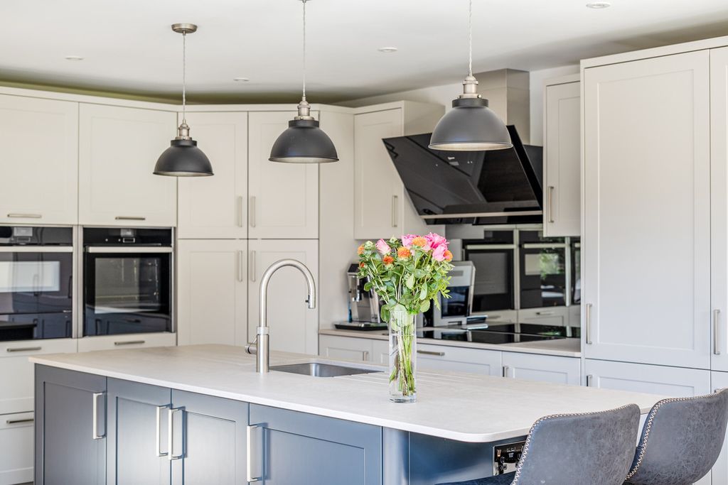 Property photo 3 of 23