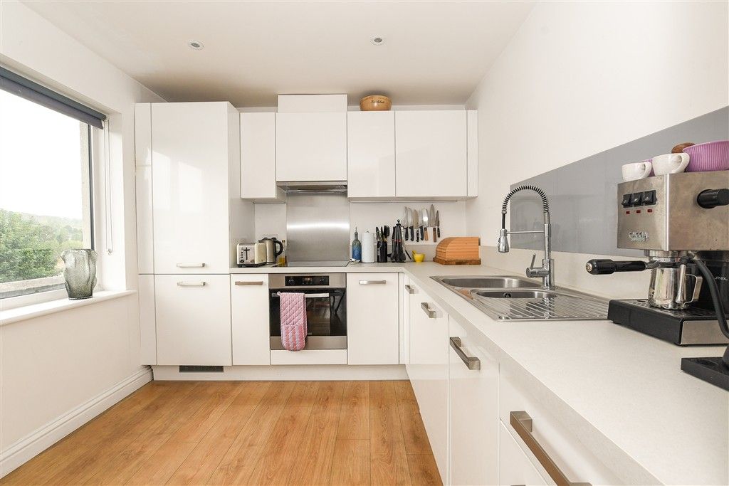 Property photo 3 of 12 Kitchen/Lounge