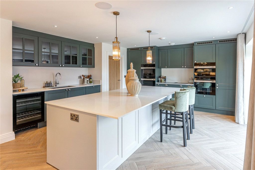 Property photo 3 of 21 Show Home