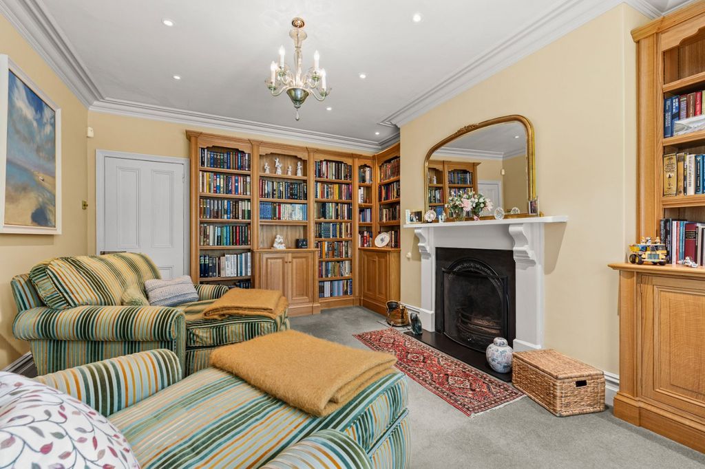Property photo 3 of 22 Picture No. 28
