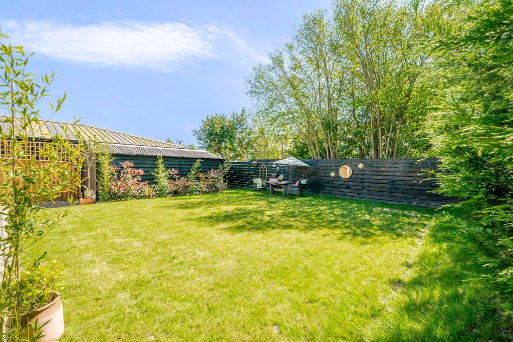 Property photo 2 of 16 Photo 7